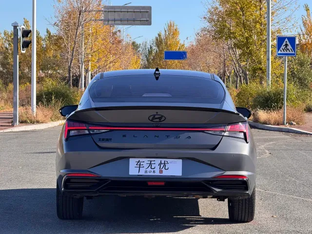 Hyundai Elantra — Фото автомобиля 5