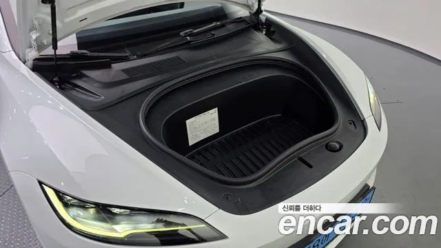 Tesla Model 3 — Фото автомобиля 6