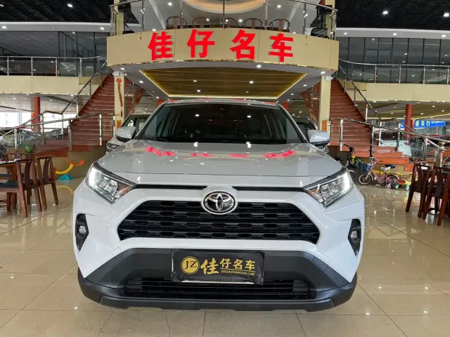 Toyota RAV4 — Фото автомобиля 2