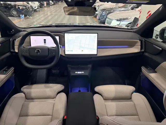 Volvo XC70 Plug-in Hybrid — Фото автомобиля 14