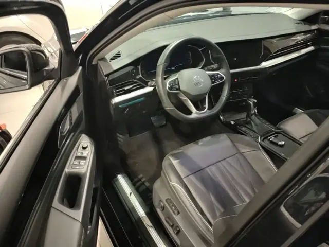 Volkswagen Passat — Фото автомобиля 15