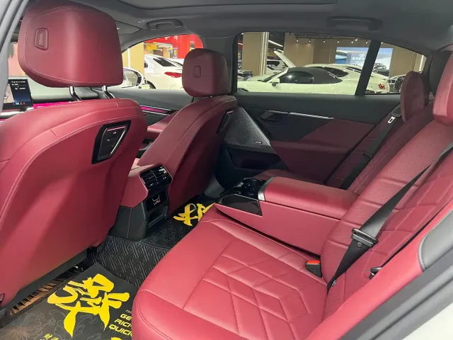 BMW 5 Series — Фото автомобиля 10