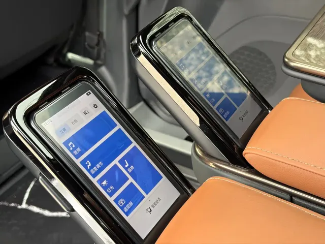 Toyota Alphard — Фото автомобиля 20