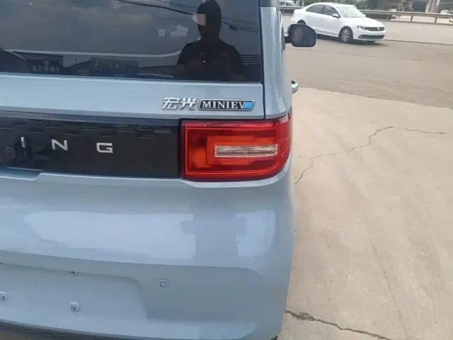 Wuling Hongguang Mini EV — Фото автомобиля 7