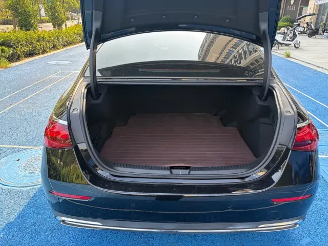 Mercedes-Benz E-Class — Фото автомобиля 24