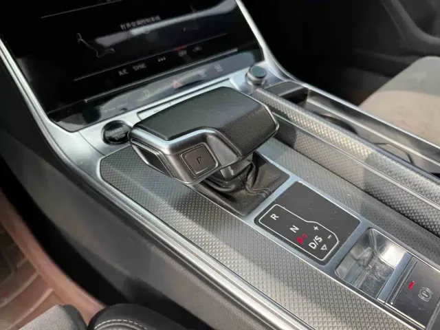 Audi A6L — Фото автомобиля 12