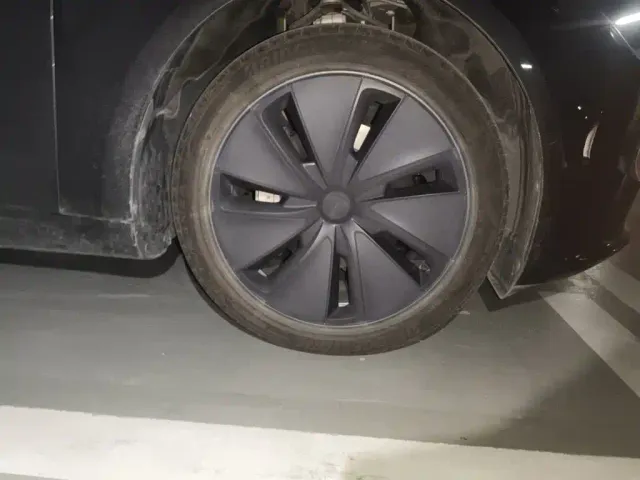Tesla Model 3 — Фото автомобиля 25