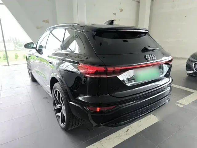 Audi Q6L e-tron — Фото автомобиля 4