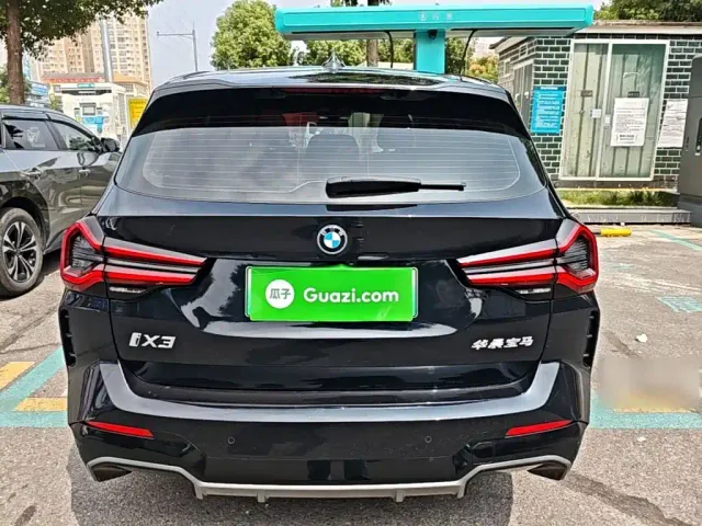 BMW iX3 — Фото автомобиля 5