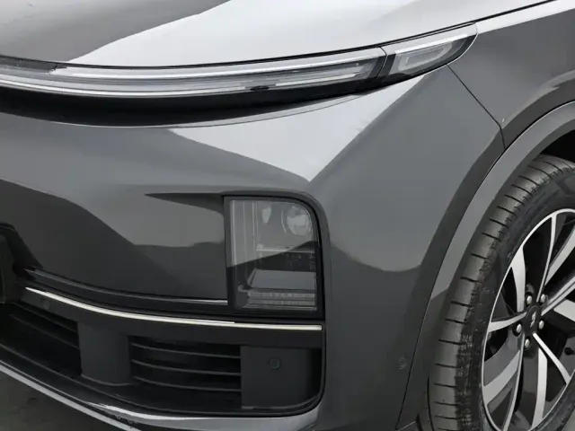 Li Auto L8 — Фото автомобиля 17