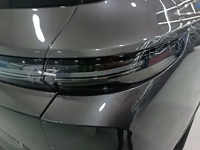 Li Auto L9 — Фото автомобиля 7