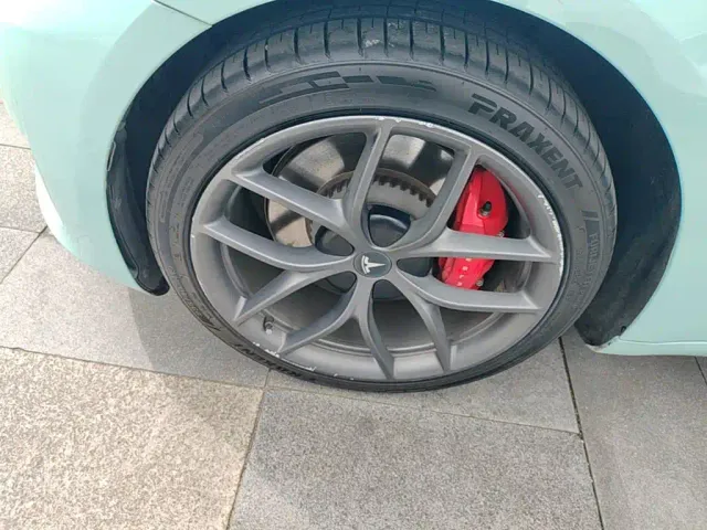 Tesla Model 3 — Фото автомобиля 22