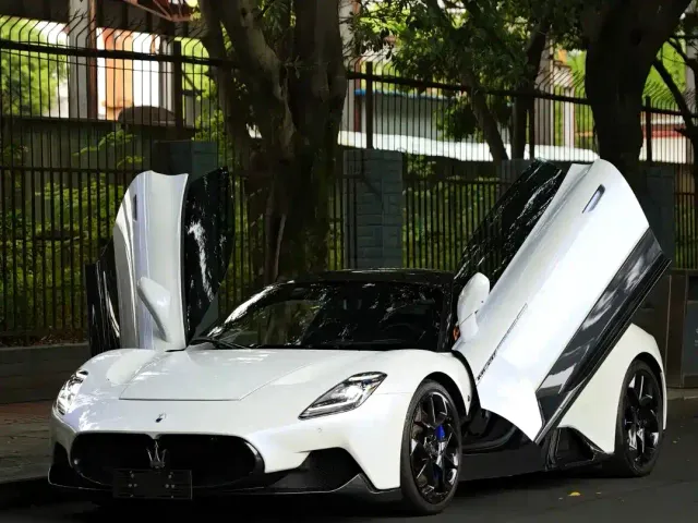 Фотография автомобиля — Maserati MC20