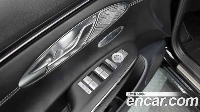 Genesis GV70 — Фото автомобиля 19