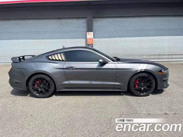 Ford Mustang — Фото автомобиля 2