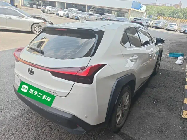 Lexus UX — Фото автомобиля 6