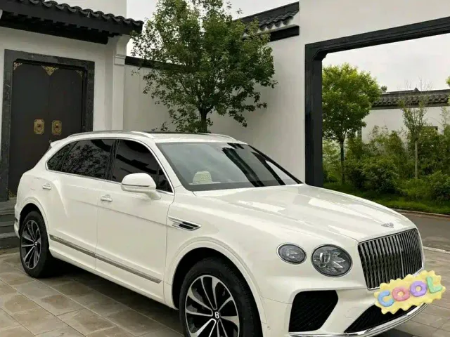 Bentley Bentayga — Фото автомобиля 2
