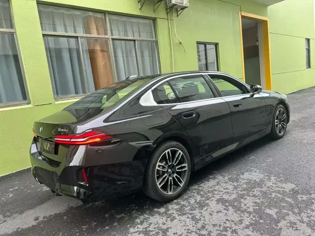 BMW 5 Series — Фото автомобиля 9