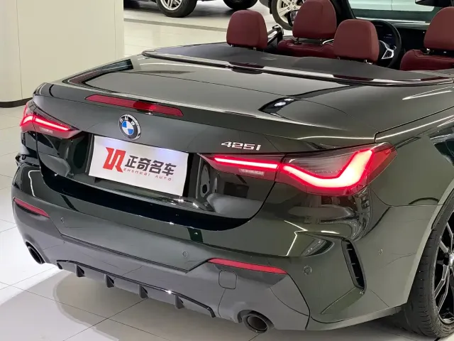 BMW BMW 4 Series 2023 425i Convertible M Sport Shadowline Package — Фото автомобиля 10