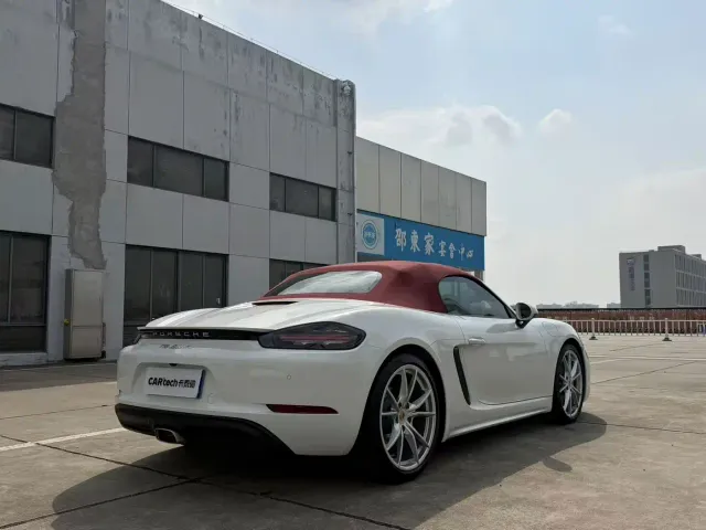 Porsche 718 — Фото автомобиля 9