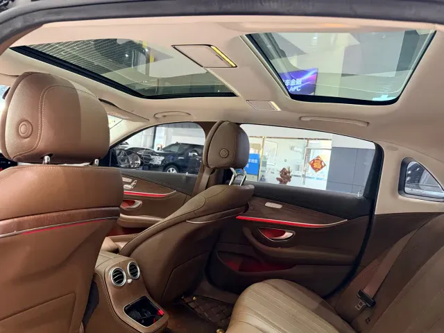 Mercedes-Benz E-Class — Фото автомобиля 17