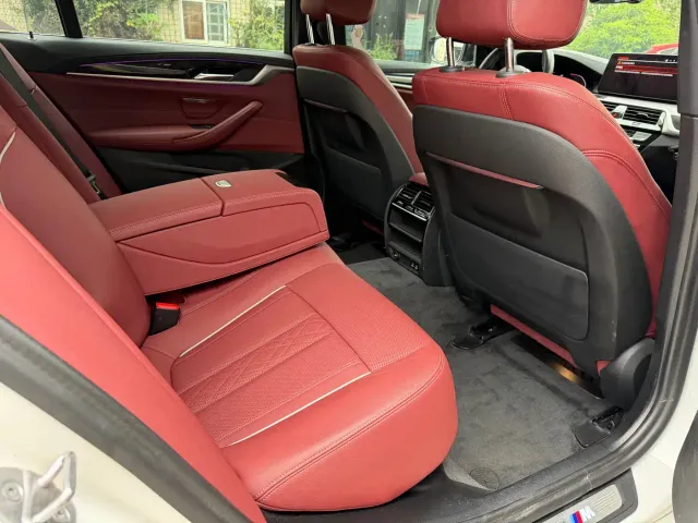 BMW 5 Series — Фото автомобиля 11