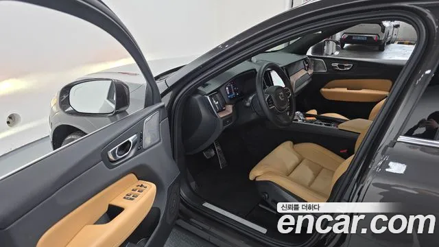 Вольво XC60 — Фото автомобиля 11