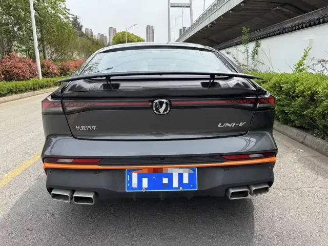 Changan Changan UNI-V 2024 1.5T Deluxe — Фото автомобиля 5