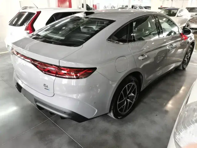 BYD Qin L — Фото автомобиля 6