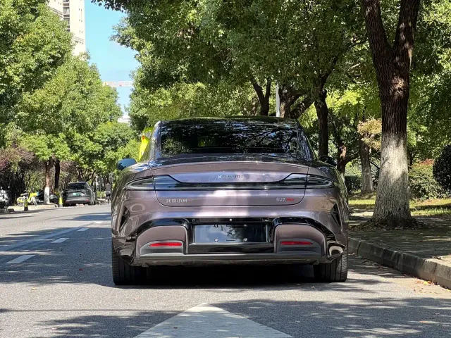 Xiaomi SU7 — Фото автомобиля 17