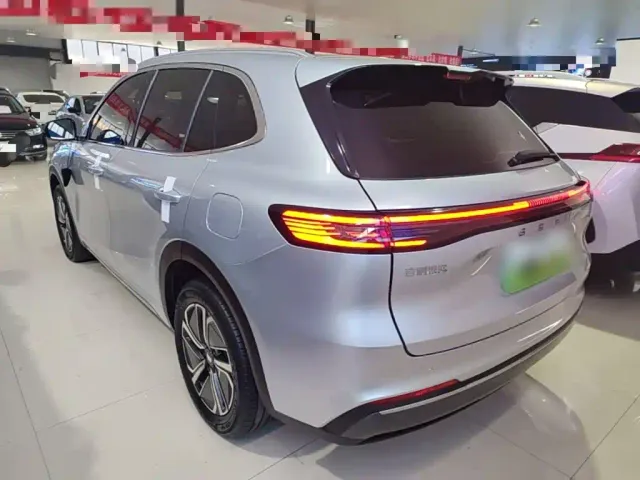 Geely Galaxy Starship 7 EM-i — Фото автомобиля 4