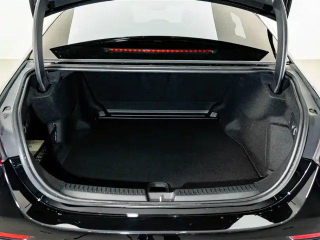 Mercedes-Benz E-Class — Фото автомобиля 23