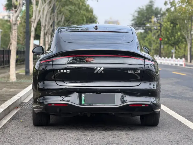 IM Motors LS6 — Фото автомобиля 7
