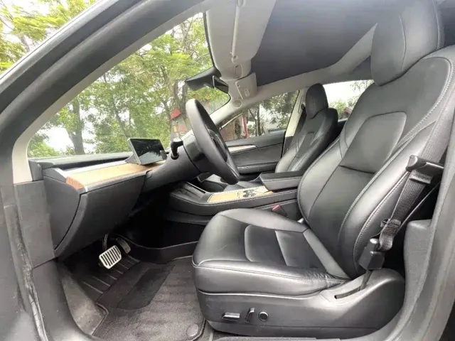 Tesla Model 3 — Фото автомобиля 4