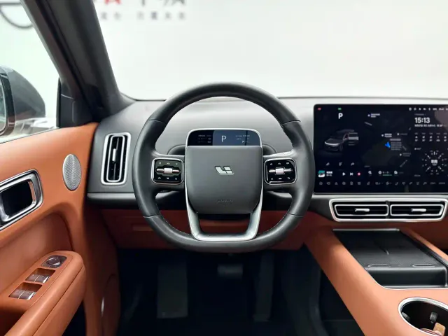 Li Auto L9 — Фото автомобиля 10