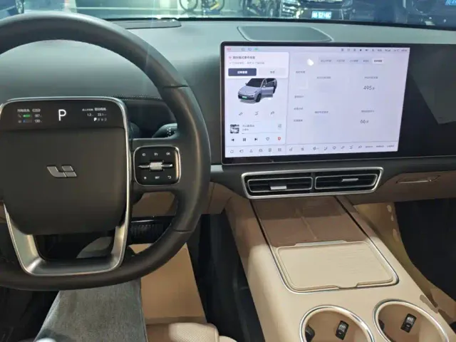 Li Auto L8 — Фото автомобиля 9