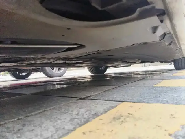 BMW 5 Series — Фото автомобиля 9