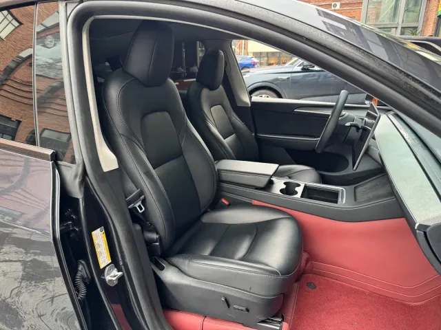 Tesla Model Y — Фото автомобиля 19