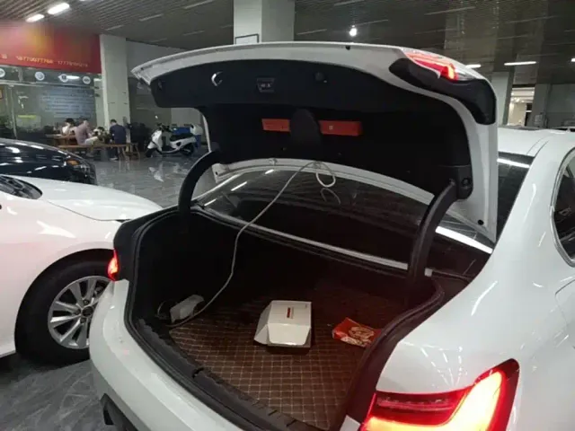 BMW 3 Series — Фото автомобиля 18