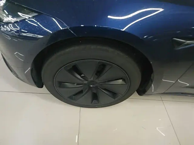 Tesla Model 3 — Фото автомобиля 22