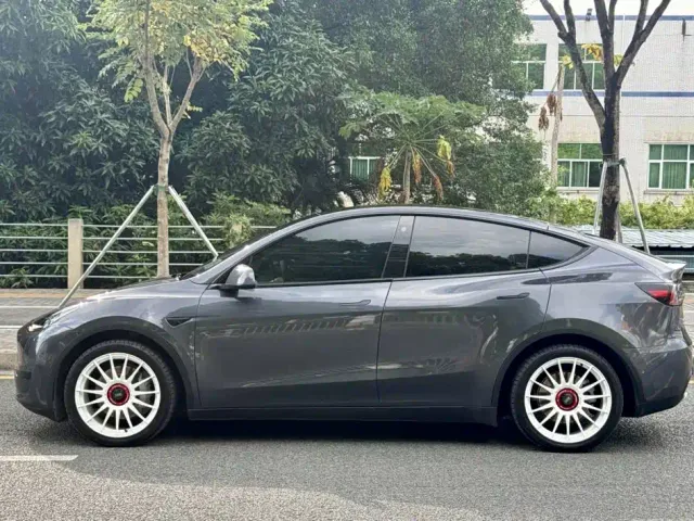Tesla Model Y — Фото автомобиля 7