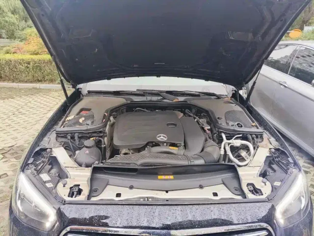 Mercedes-Benz E-Class — Фото автомобиля 3