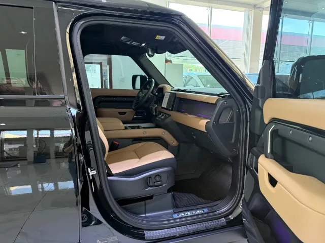 Land Rover Defender — Фото автомобиля 9