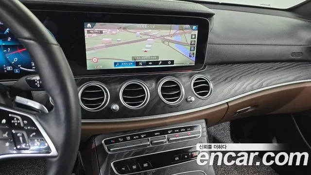 Mercedes-Benz E-Class — Фото автомобиля 10