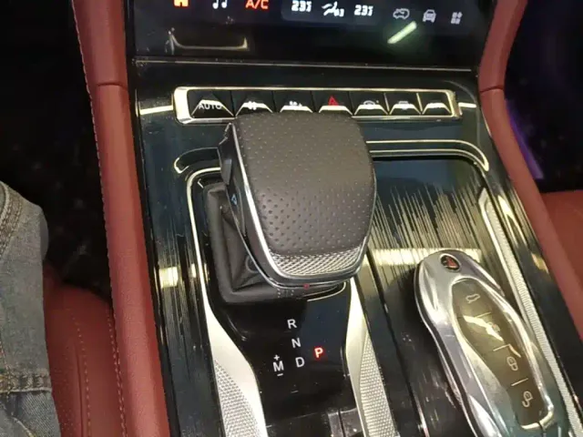 Hongqi H5 — Фото автомобиля 13