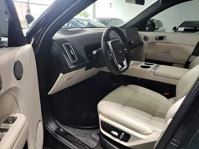 Li Auto L7 — Фото автомобиля 15