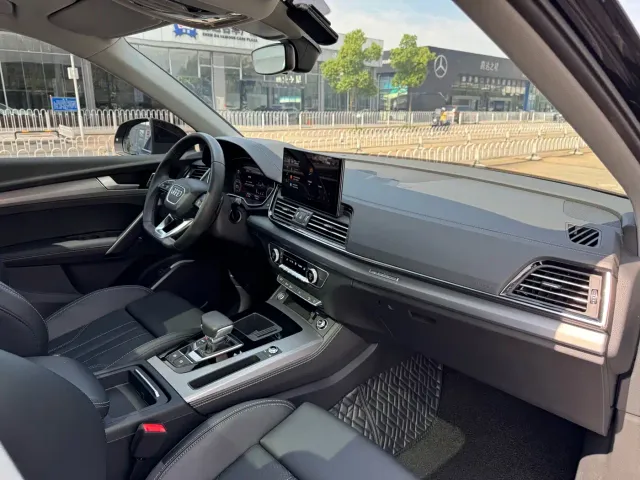 Audi Q5L — Фото автомобиля 26
