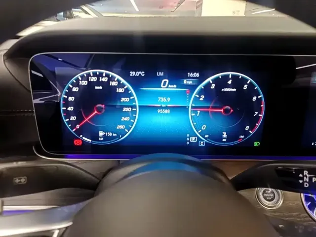 Mercedes-Benz E-Class — Фото автомобиля 4