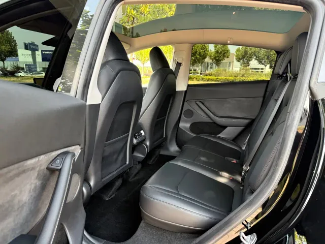 Tesla Model Y — Фото автомобиля 9