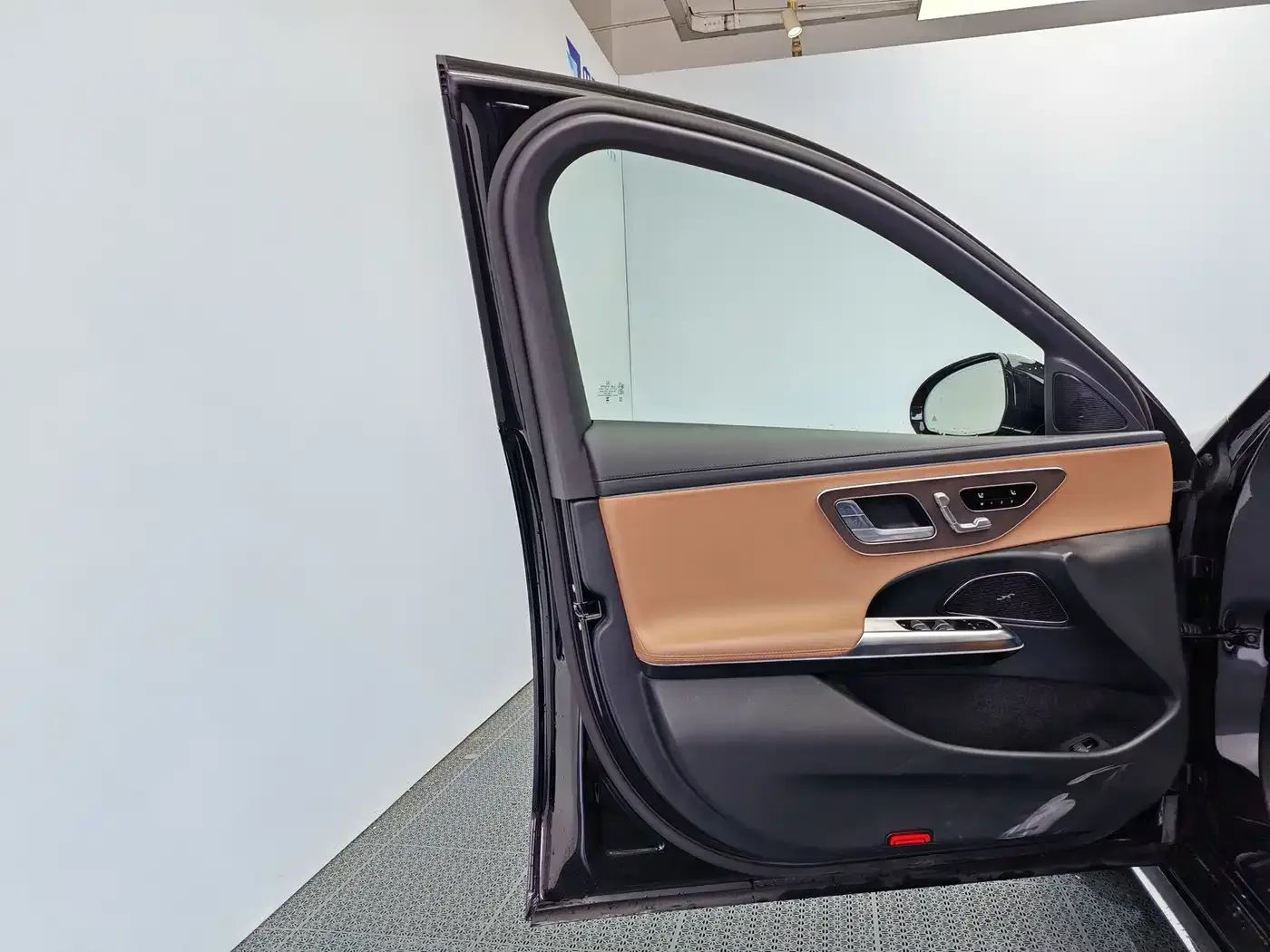 Mercedes-Benz Mercedes-Benz E-Class New Energy 2024 E 350 e L Plug-in Hybrid Sedan — Фото автомобиля 13